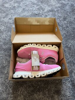 8x Dámské boty On Running Cloud, velikost 40 - 40,5 - 2