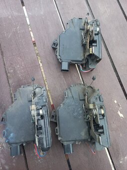 Skoda octavia 1 zámky dverí - 2