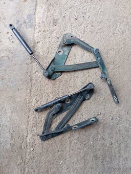 Držiaki na kapotu Opel Vectra b - 2