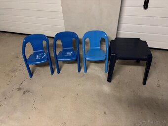 Detsky plastovy stol a stolicky - 2