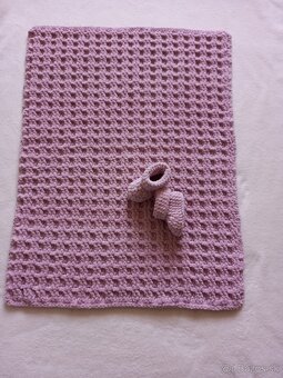 Hackovana detska deka a papucky - 2