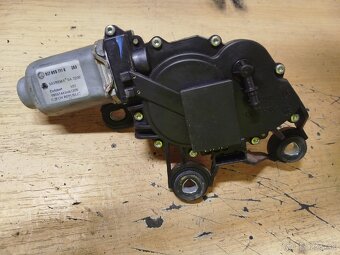 Motorček zadného stierače Golf 4 - 2