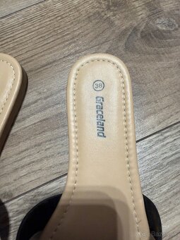 Čierne šľapky - 2