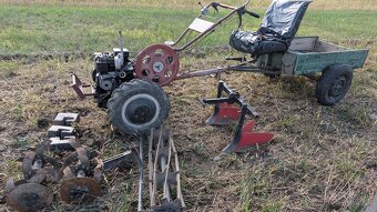 Predám malotraktor + veľa príslušenstva komplet 110€ - 2