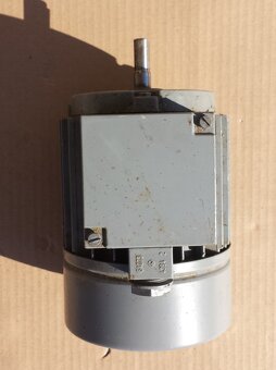 Predám elektromotor 120w,1400ot/min ø11mm - 2
