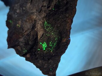 Uránový minerál #4 - UV aktívny (Muráň, SR) - 2