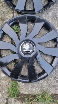 Puklice r16 a r15 original SKODA. - 2