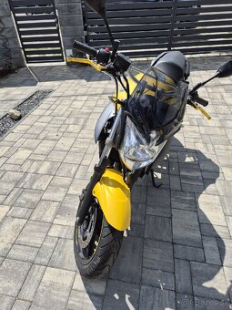 Yamaha XJ6 - 2