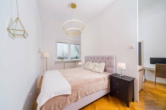 NA PREDAJ veľký 1 izbový byt s impozantnými výhľadmi na hrad - 2