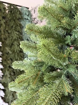 Umelý 3D vianočný stromček Merry Vip - 2