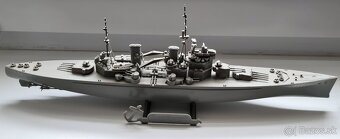 plastikove modely lode zostavene - 2