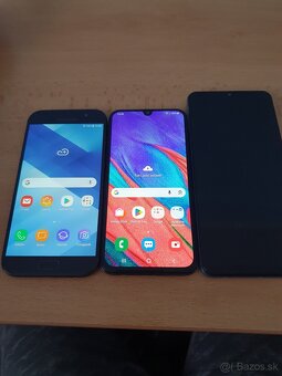 3 Samsung mobily na diely/opravu - 2