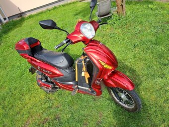 Elektrický skuter z dvoma batériami. - 2