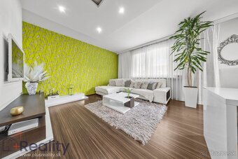 PLUS REALITY| Trojizbový byt s loggiou v DS na predaj - 2