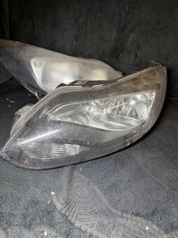 Predné svetlá Ford Focus 3 - 2