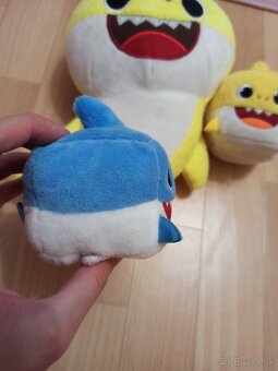 Spievajúci Baby shark - 2