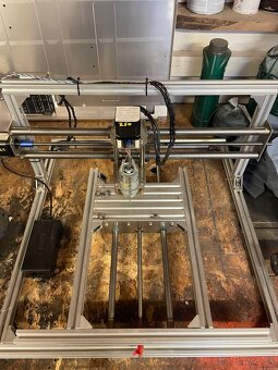 CNC frezka v demonte - 2