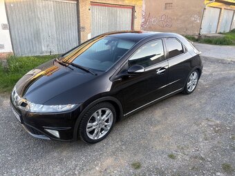 Predám hondu civic 1.8 vtec 8g 2009 - 2