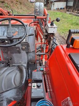 Malotraktor s nakladačom - 2