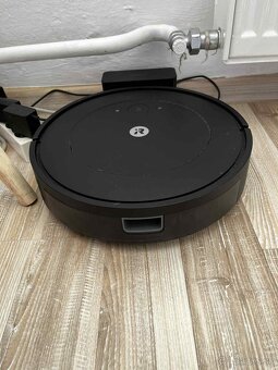 Robotický vysávač iRobot Combo Essential Y011040 Black - 2