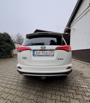 Predám Toyotu RAV4 Hybrid 2,5 benzín - 2