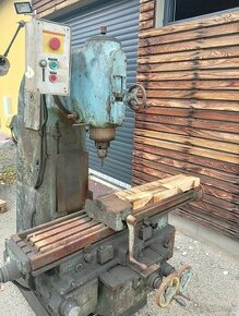 Frézka na kov litinová F2-250 TOS Korea - 2