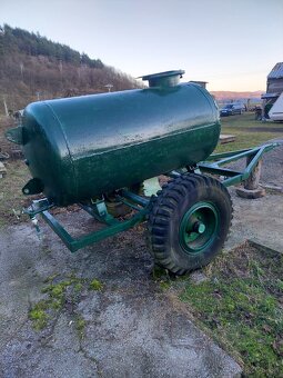 Vlečka z nadrzou 1000 l - 2