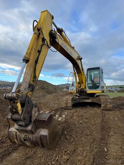 New Holland E215 - 2