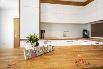 Útulný 5 izbový byt na predaj Banská Bystrica, do centra 5 m - 2