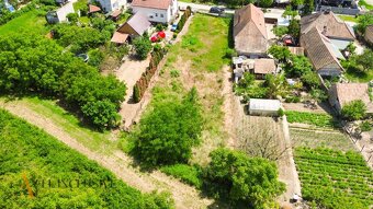 ALL INCLUSIVE | NA PREDAJ STAVEBNÝ POZEMOK (930M2), KOMOČA - 2