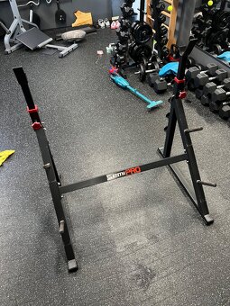 Polohovateľný stojan na bench a drep - 2