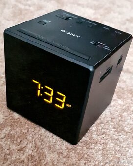 LED budík s rádiom - 2