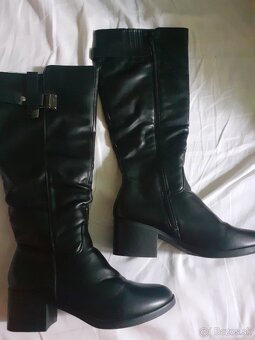 Predám čierne dámske čižmy č.39 - 2