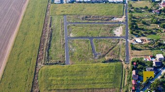 STAVEBNÉ POZEMKY v obci ZVONČÍN len 8 km od Trnavy,všetky IS - 2