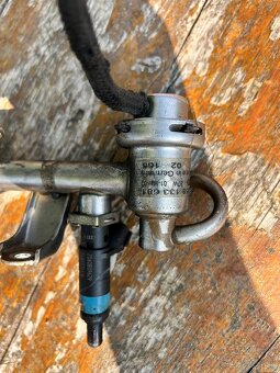 Predám palivovú rampu so vstrekovačmi – Audi A4 B6 (benzín) - 2