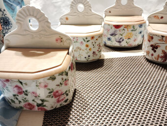 Dozy na koreniny. - 2