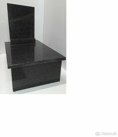 žulová urnová hrobka - 2