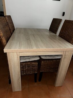 Stôl so stoličkami - 2