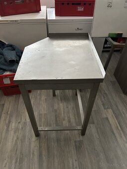 nerezovy rohovy stol - 2