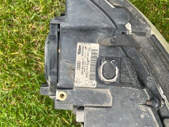 Predne svetla Audi A4 b6 - 2