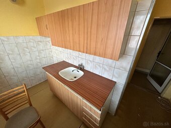 Darujem kuchynský stôl s posedením - 2