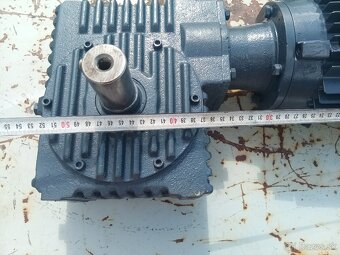 Snekova prevodovka s elektromotorom 1,1kW - 2