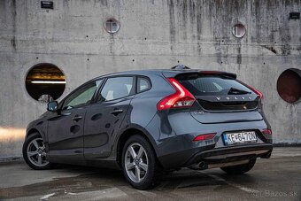 Volvo V40 T2 1.6L Momentum - 2