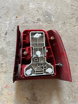 Zadne lave stetlo passat b5 - 2