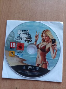Hry na PS3 GTA5, Fight night champions, F1 Race stars - 2