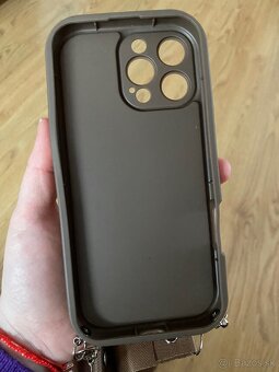 Silikonový obal na iPhone 16 pro max - 2