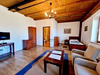 Prenájom trojizbového bytu, poplatok 250,- EUR na osobu - 2
