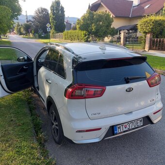 KIA Niro 1.6 GDi Plug-In Hybrid Gold - 2