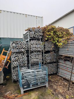 Stojky DOKA Eurex 20 350 – 600 ks podpier + 15 ks košov - 2