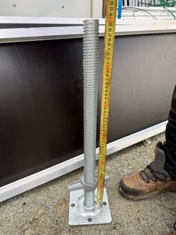 Nastavitelne nohy na Lešenie - 2